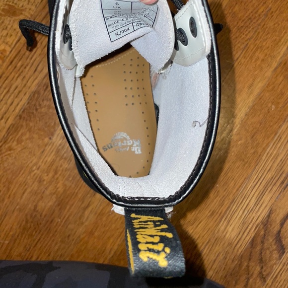 Dr Martens - Women's 1460 Smooth Leather Combat Boots - like new - Picture 11 of 11